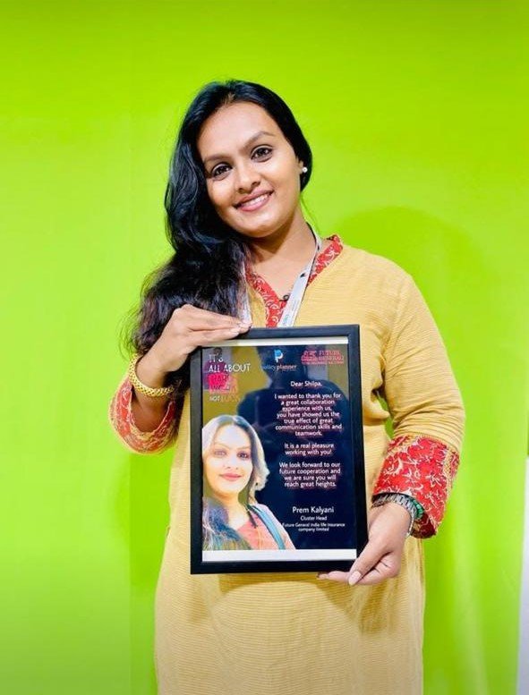 Shilpa Banerjee Kulkarni with Award
